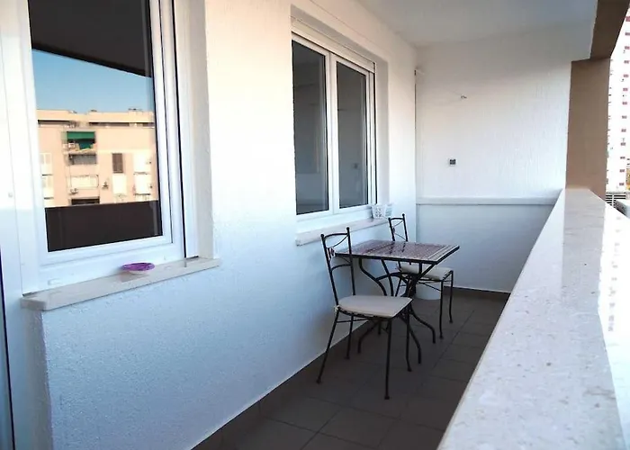 Eurit Shown In Detail *