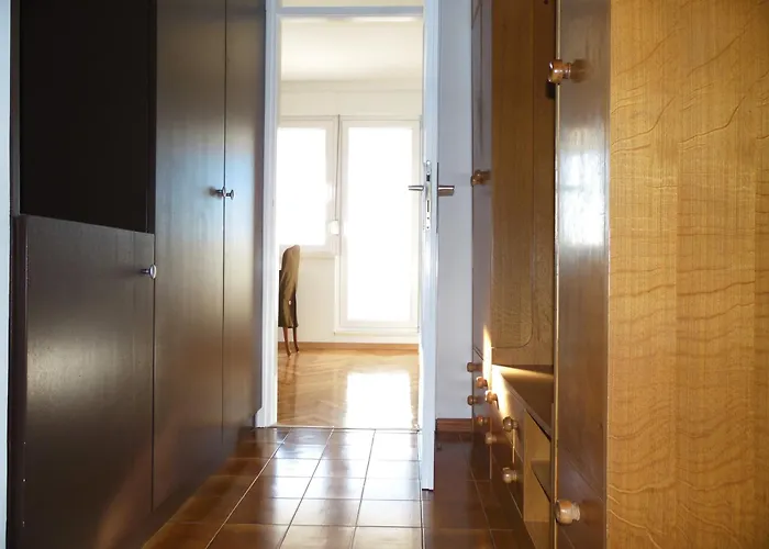 Eurit Shown In Detail *