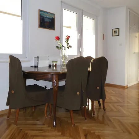Eurit Shown In Detail Apartman