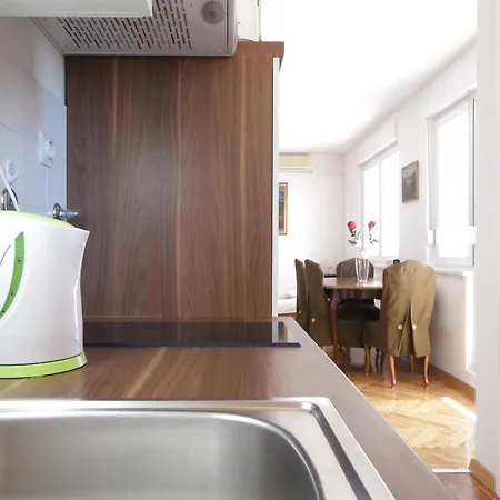 Eurit Shown In Detail * Split